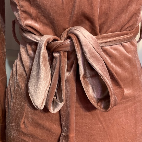 ❌DONATED❌Blush Pink Crushed Velvet Ruffled Detail Tie Waist Lined Dress - Picture 9 of 14